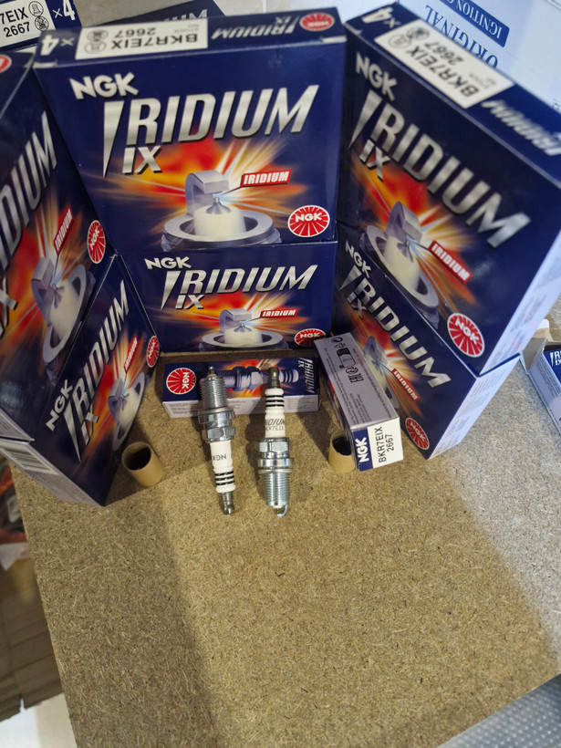 شمع سوزنی ایریدیوم پایه بلند توربو کد ۷ NGK کد LFR7AIX2309 اصل