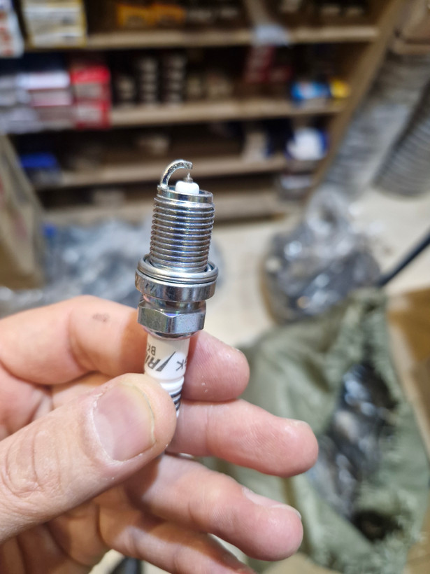 شمع سوزنی ایریدیوم پایه کوتاه توربو کد ۷ NGK کد BKR7EIX-2667 اصل